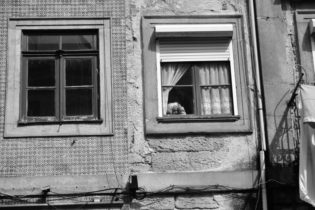 Qui passe dans la rue