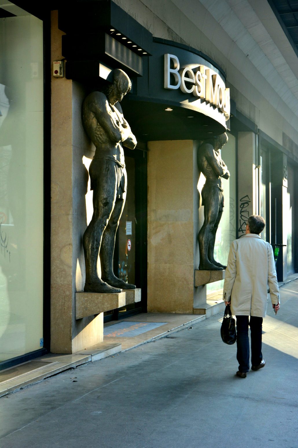 Je te suveil petit homme