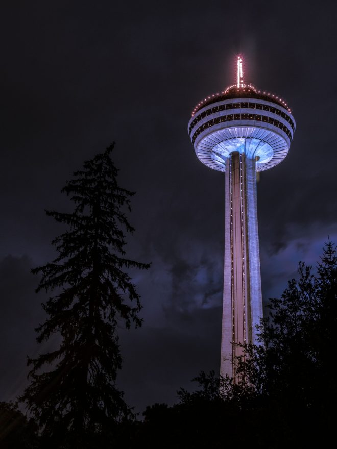 a) Skylon Tower b) UFO C) Stéphanie de Monaco ?