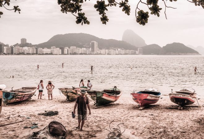 Cinq barques à Copacabana