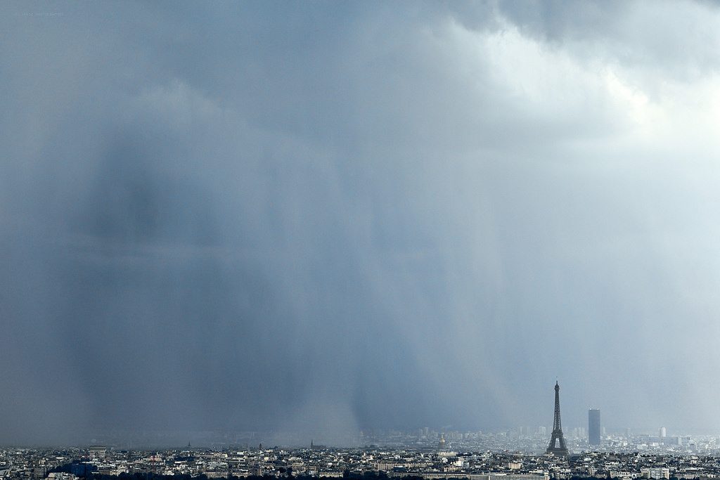 Rideau de pluie parisien