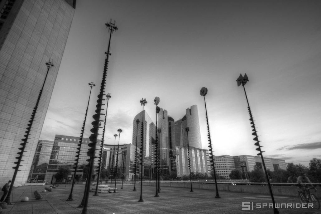 La défense by night