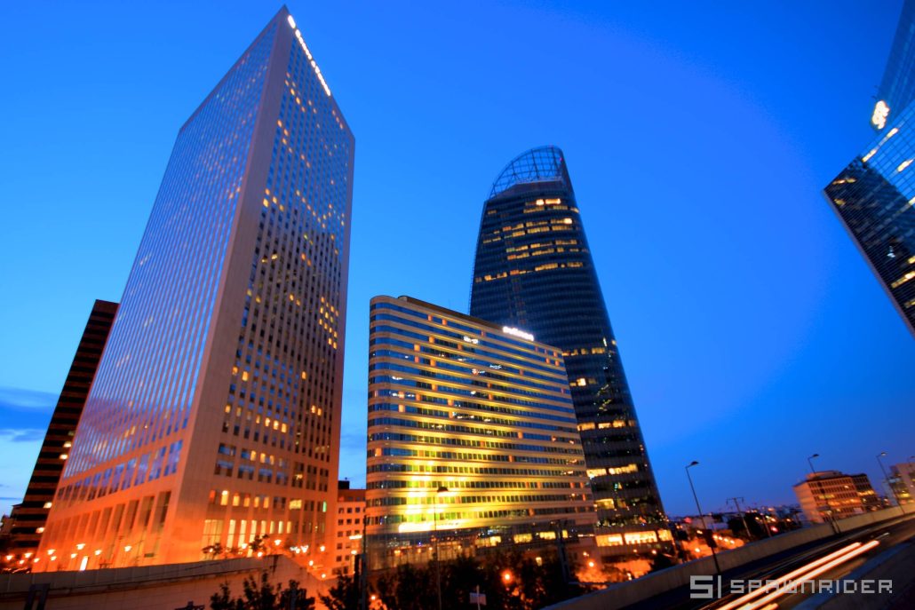 La défense by night