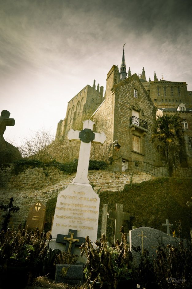 Questions sans réponses et finale :  Tout au long de notre vie, l’humain sera confronté à des situations où il n’y aura aucune réponse et aucune solution. Notre incapacité devant ces faits, suscitera toujours des questions qui resterons malheureusement sans réponses. De l’enfance jusqu’à la mort nous nous demandons toujours pourquoi, pourquoi pourquoi pourquoi.