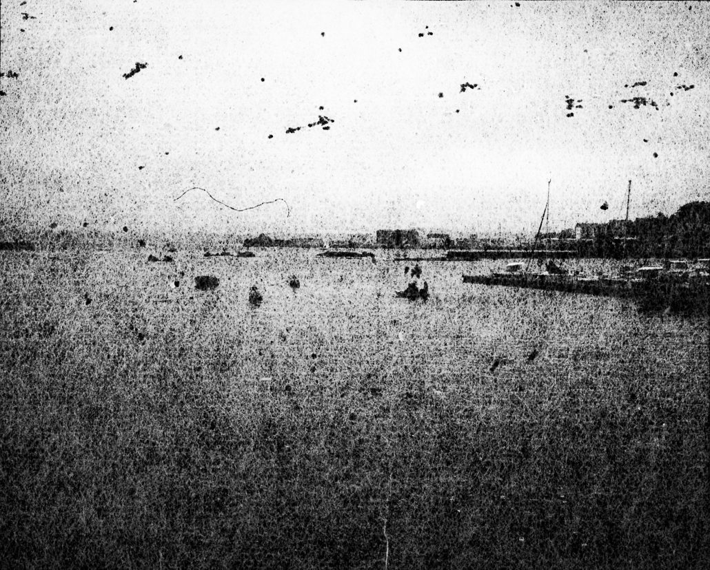 l’été qui s’achève / les yeux dans l’eau