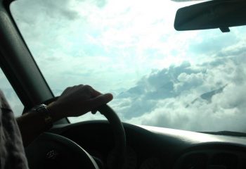 Par delà les nuages
