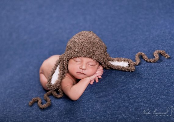 Photo bébé sur plaid bleu