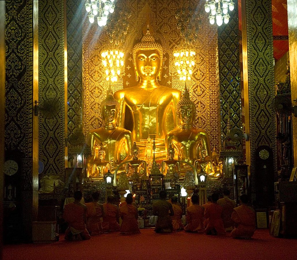 La prière au temple (Phitsanulok).