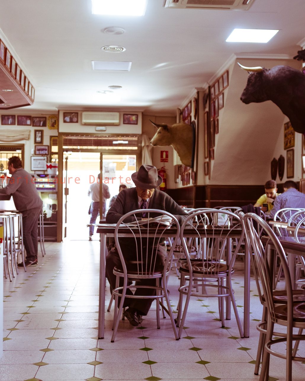 Le café de la place de l’église. La Vall d’Uixo Espagne 2019