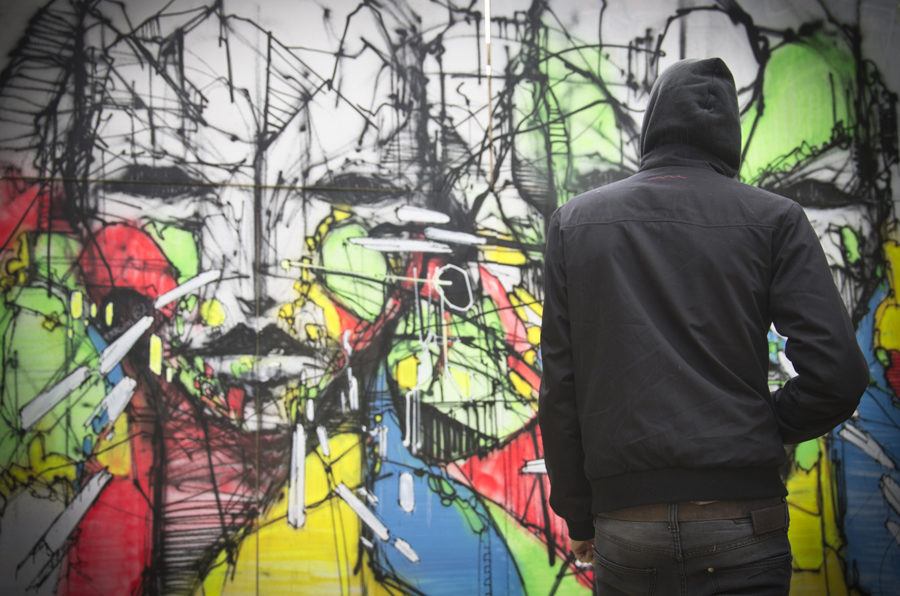 Face à Face…… le street artiste Iemza face à son travail.