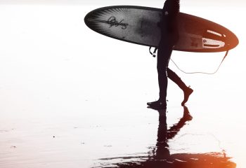 Silhouette surfeuse