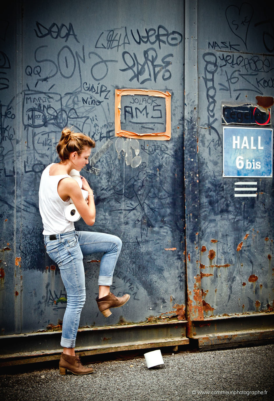 la jeune femme au PQ