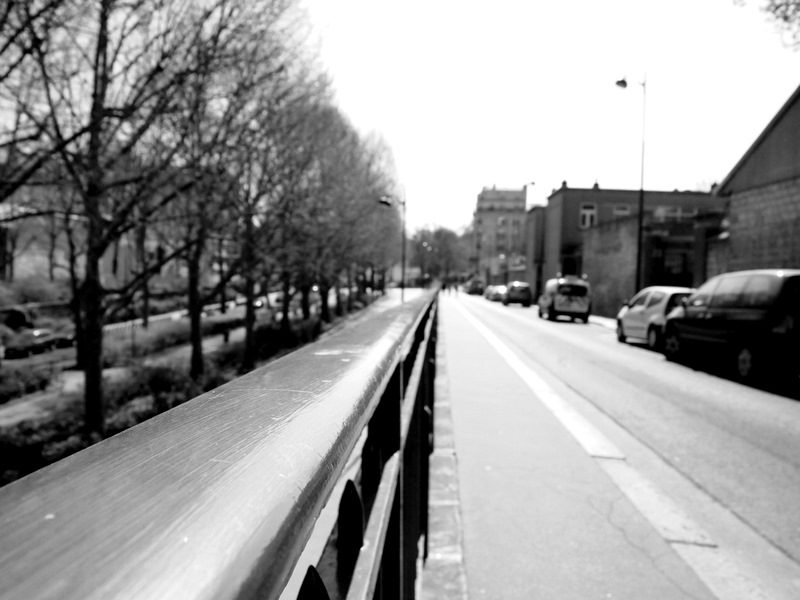 Le présent part et le passé reste