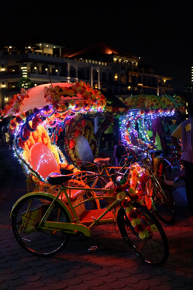 Tricycle illuminé et sonorisé