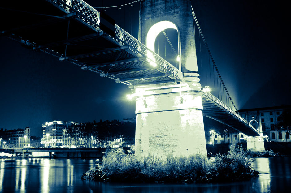 Lyon, pont illuminé pendant la fête des lumières