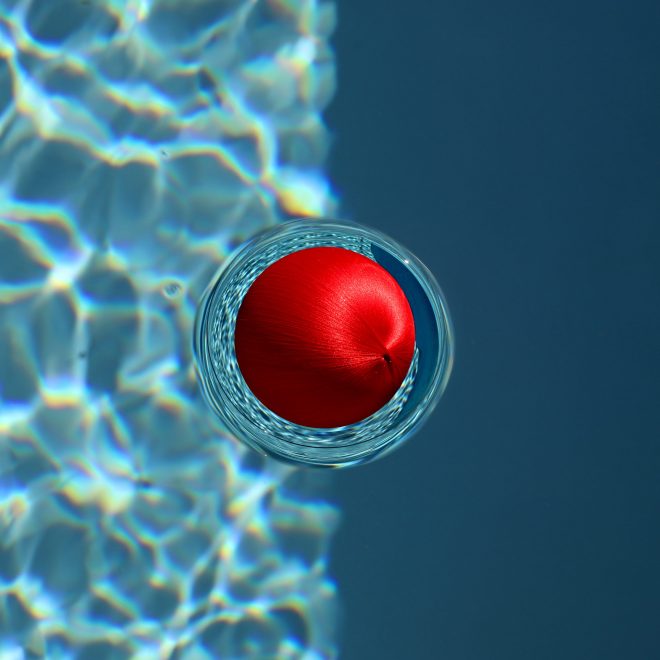 ROUGE sur liquide BLEU