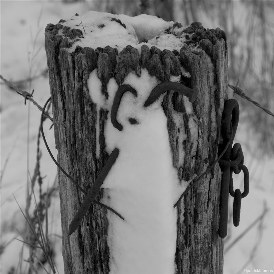 snow post