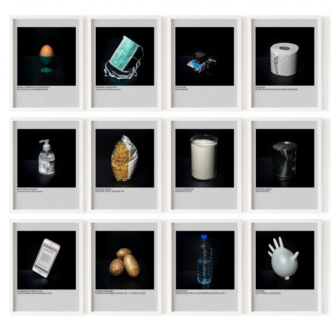 NOUS SOMMES EN GUERRE. (12 photos, 18 x 24 cm).