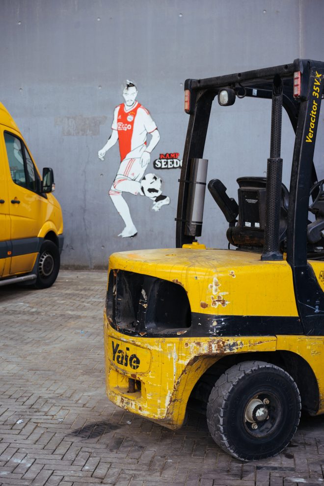 EENVOUDIG EN GEEL [série]