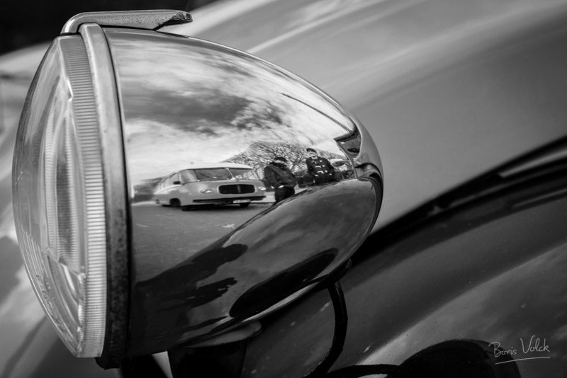 Le bus bleu et les chauffeurs de 2CV…