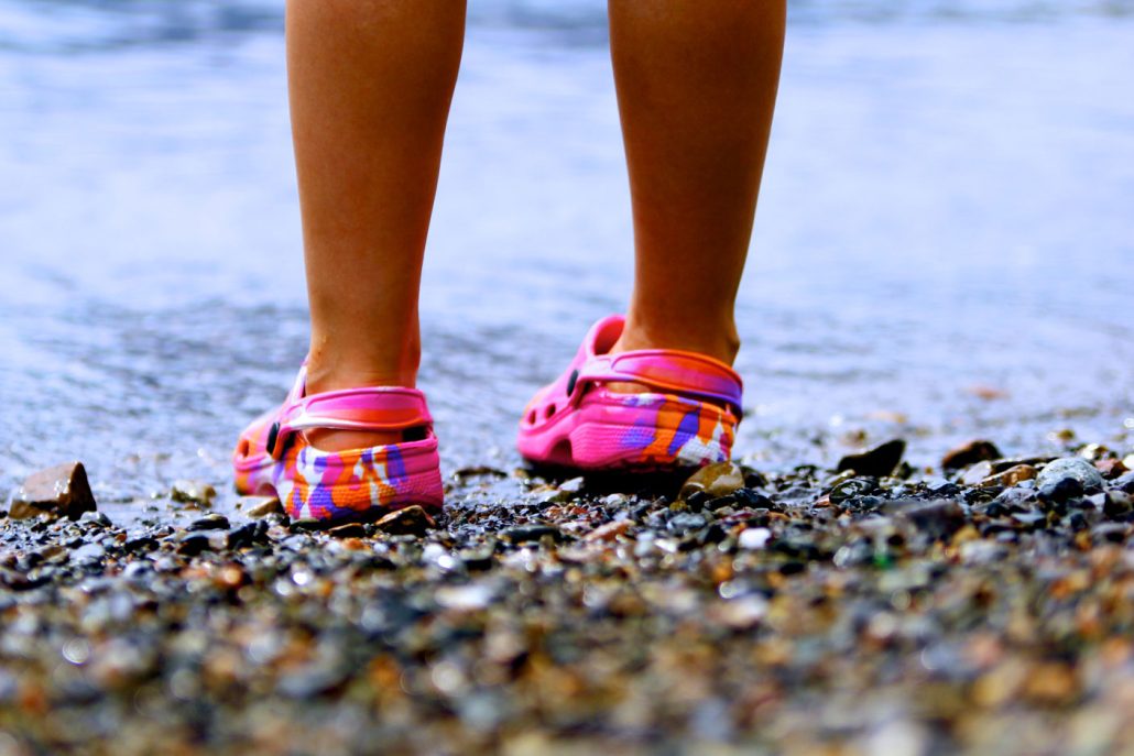 Petits Pieds dans l’eau nagent aussi bien que les gros