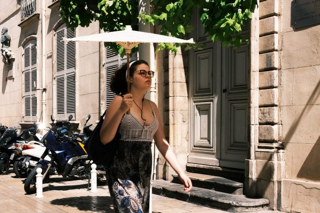 Femme à l’ombrelle