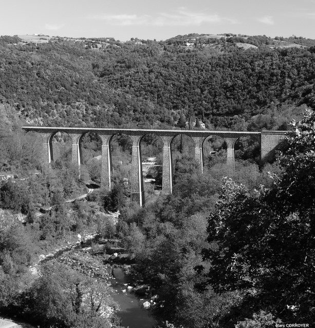 Un viaduc…………