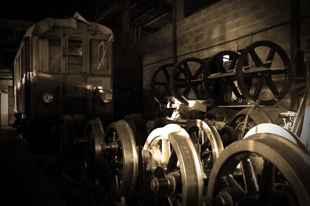 Vieille motrice en cours de restauration