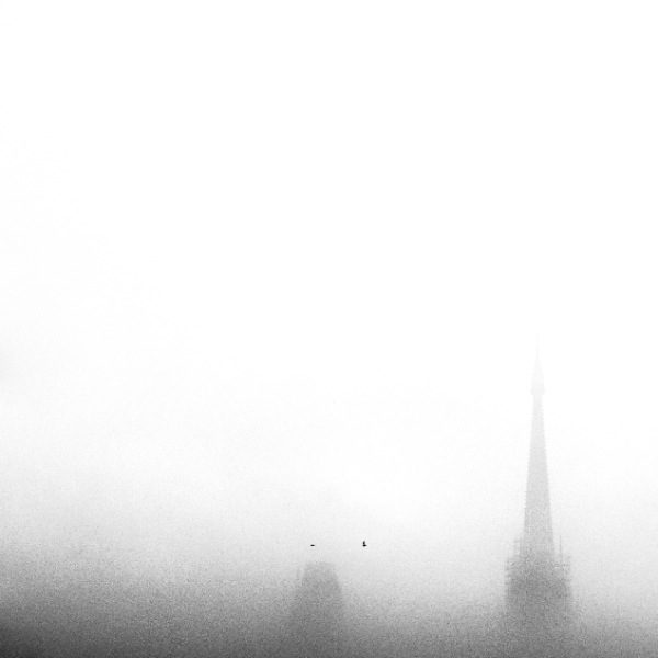 Le clocher dans la brume