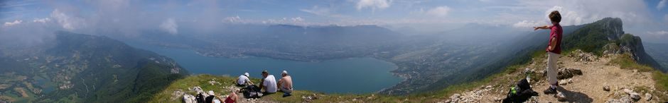 Panoramique : Le lac du Borget depuis la Dent du Chat