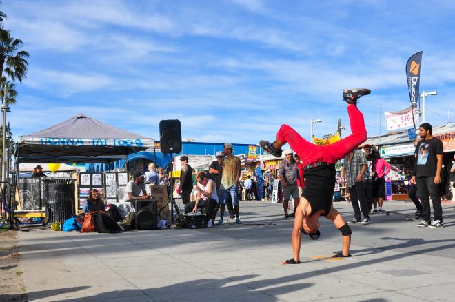 Street Dancer. Venice Beach , Califirnia