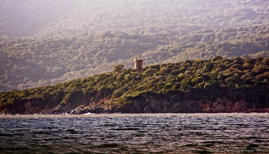 La tour génoise de Calanca à Olmeto en Corse