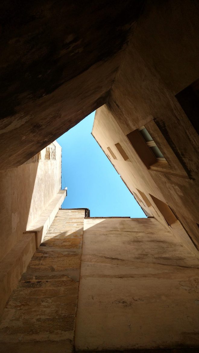 Lumière dans la cour intérieure