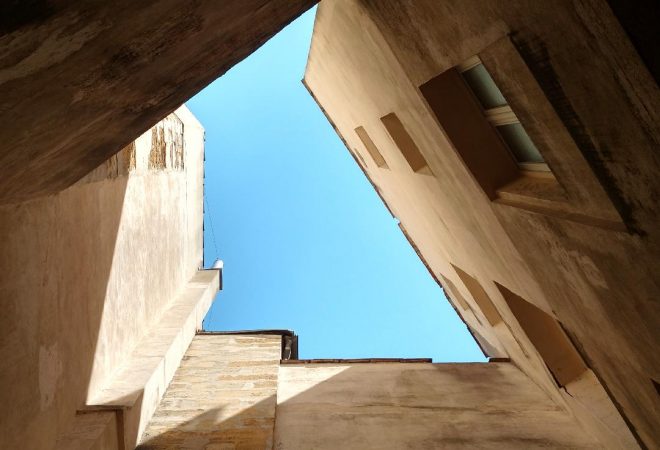 Lumière dans la cour intérieure