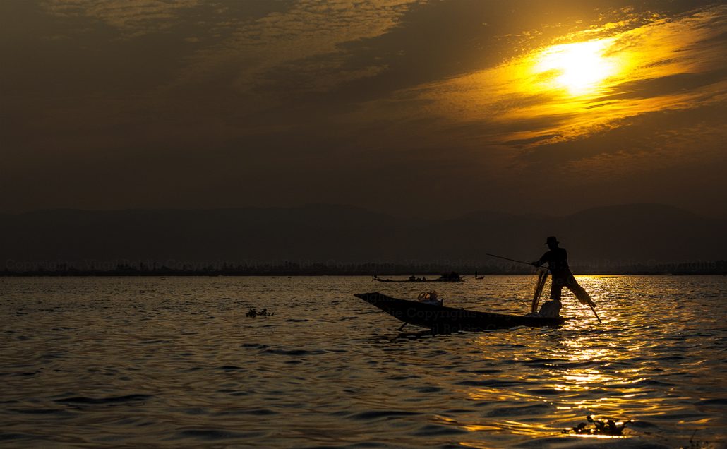 Coucher de soleil  sur le Lac Inle, Myanmar 2013