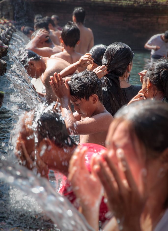 Prière à Tirta Empul