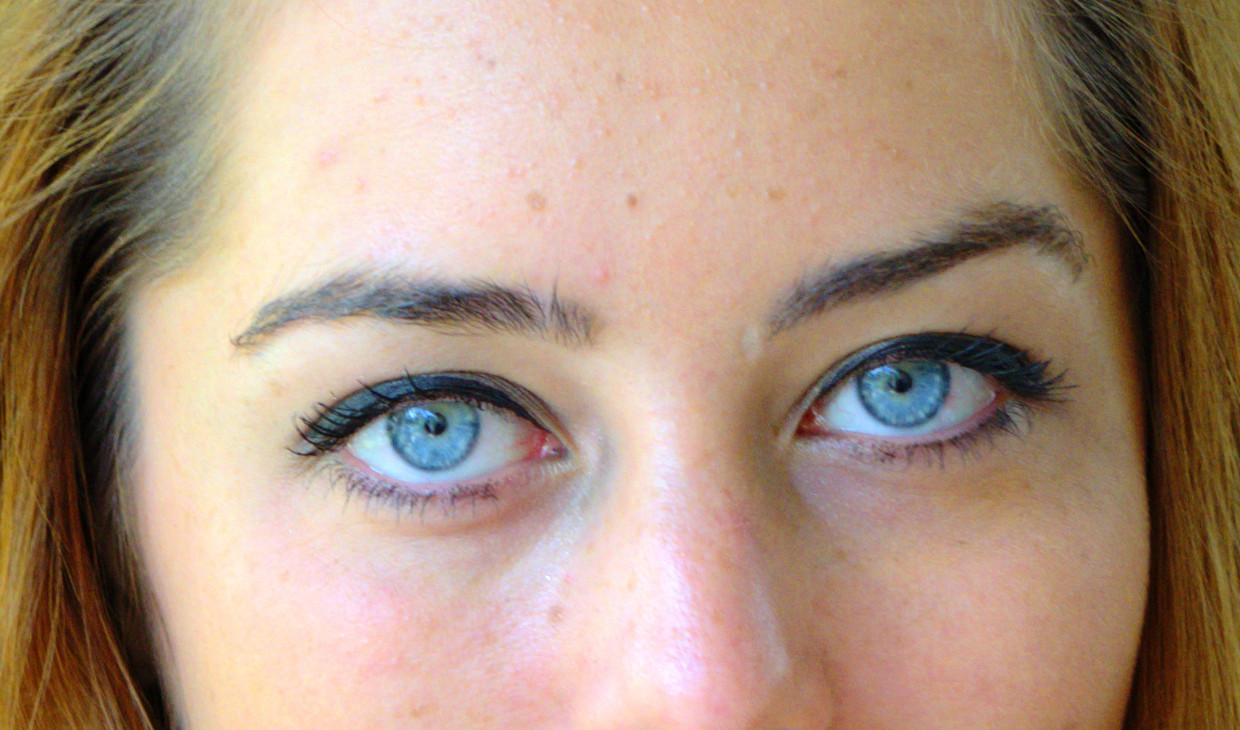 elle a les yeux revolvers.. Lense