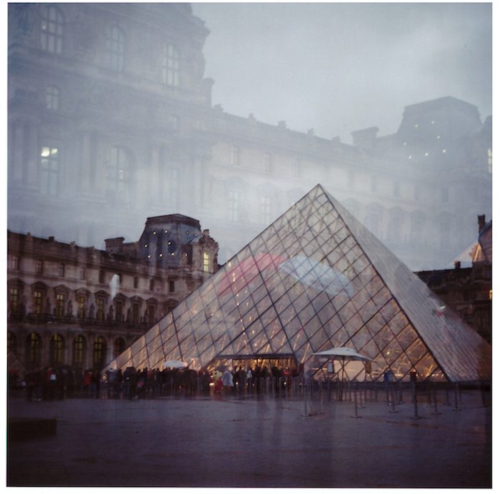 Le Louvre et la pluie