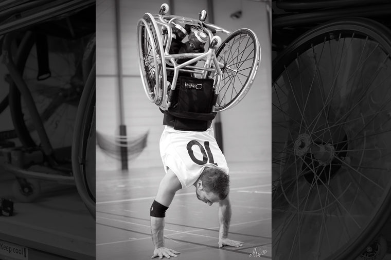 AU-DELA DES APPARENCES