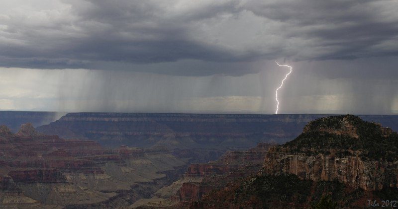 Orage sur le Grand Canyon