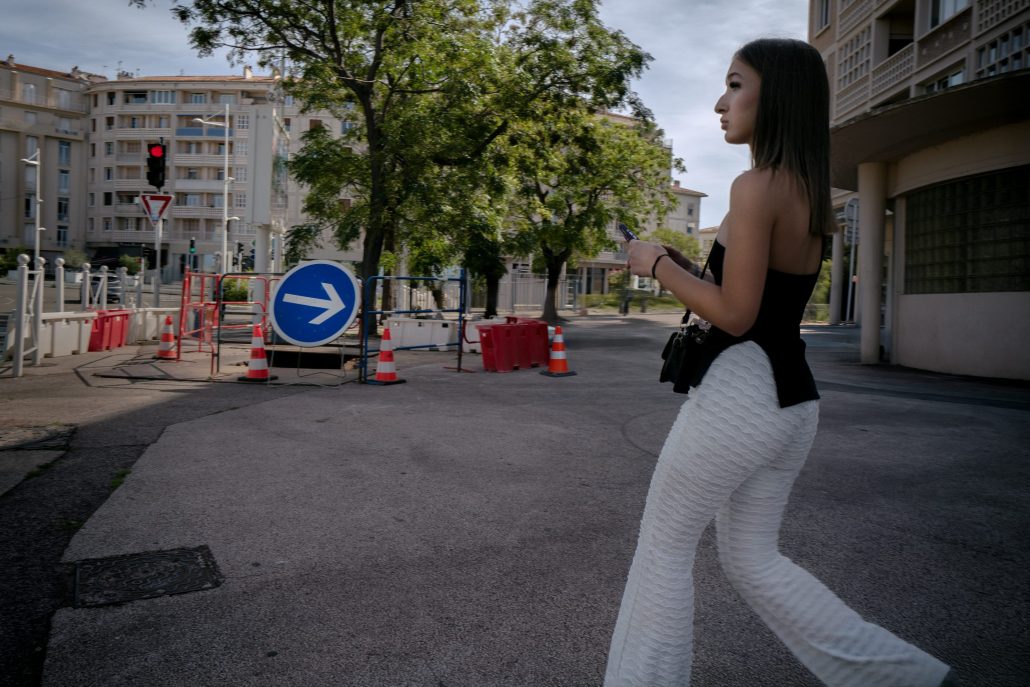 Demoiselle au téléphone