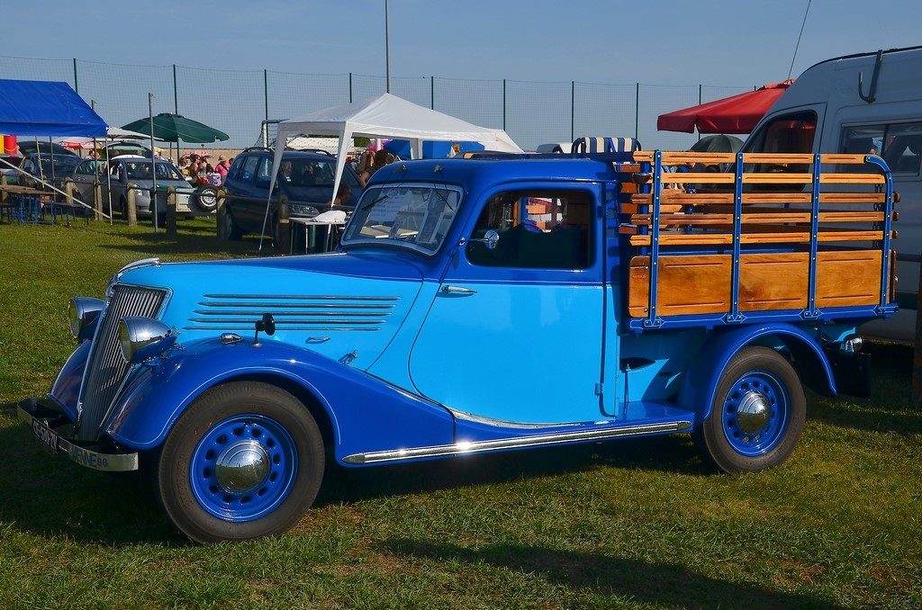 Renault novatraque 1938 transformé en plateau ridelles