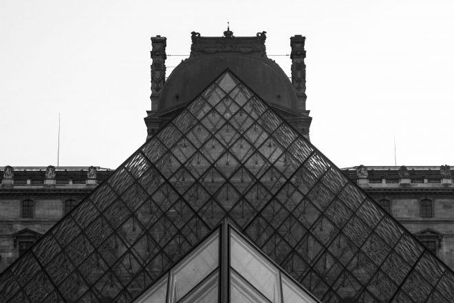 - Louvre -