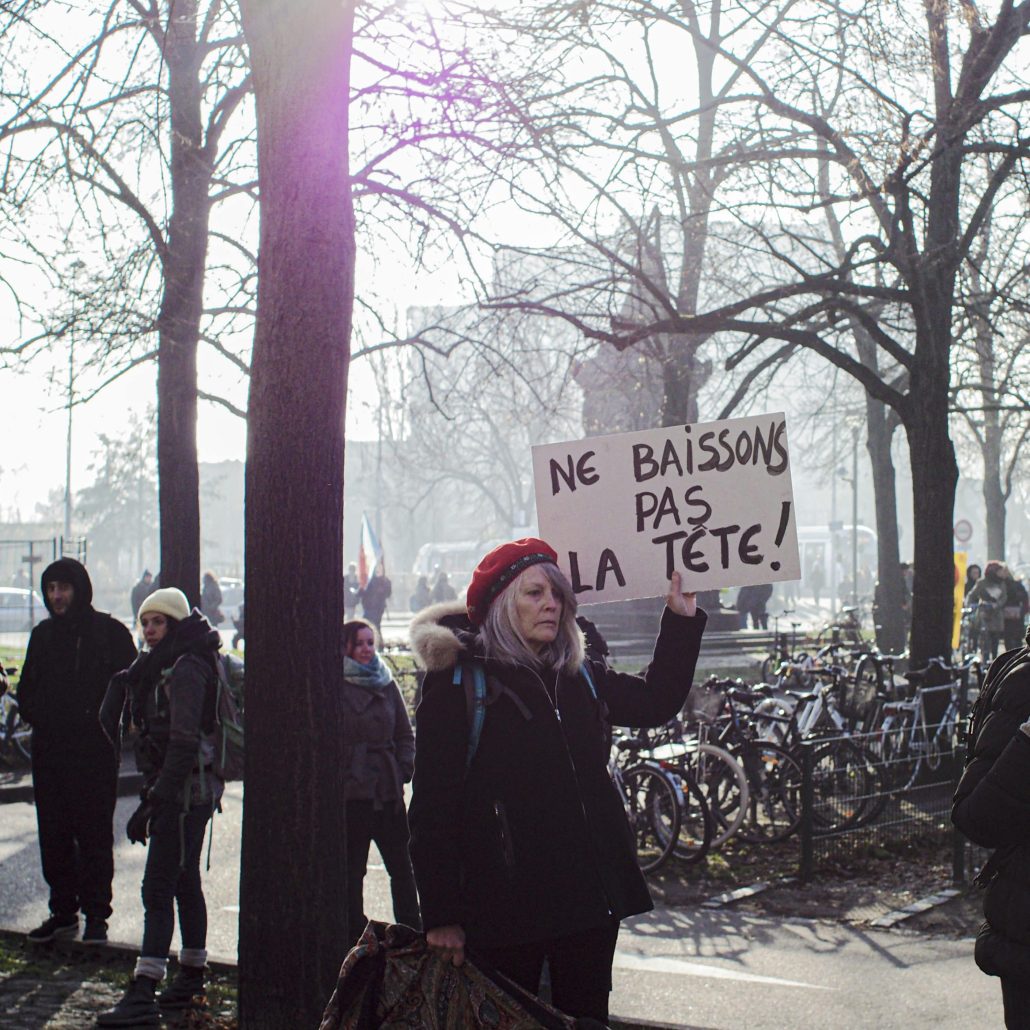 Ne baissons pas la tête