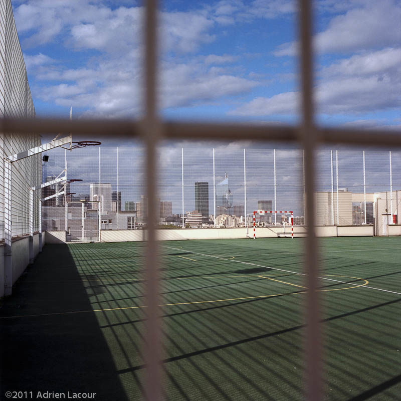 Au loin, la Défense