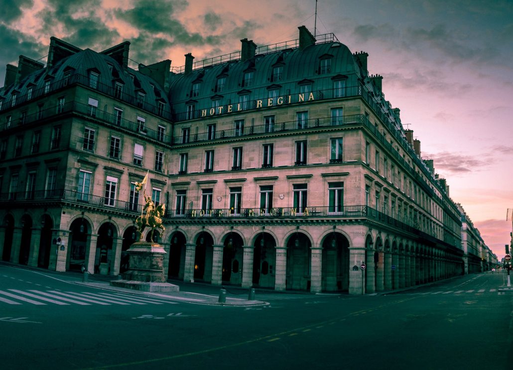 Panorama de la façade de l’Hôtel Régina Paris