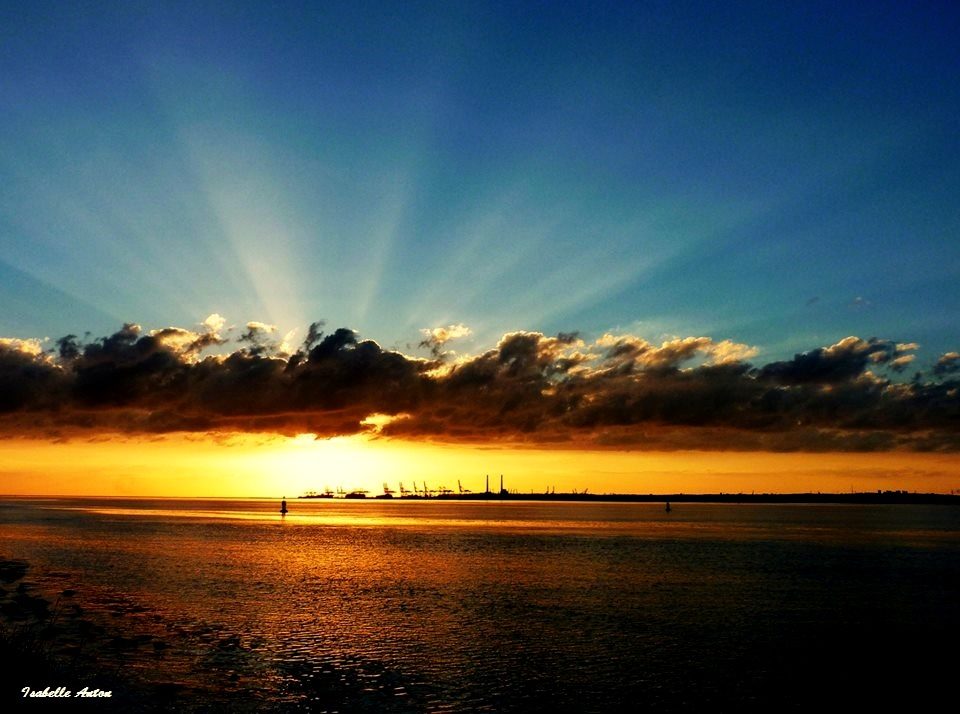 Coucher de soleil sur le port du Havre