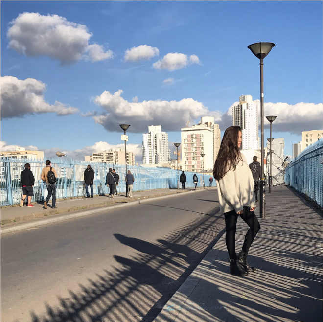 La fille sur le pont