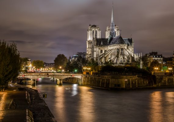Notre dame parée d'or