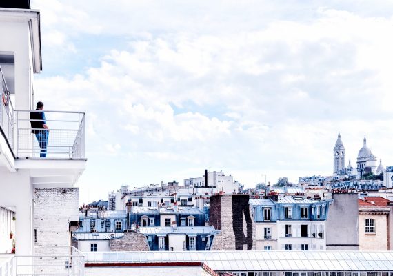 Vue sur Paris depuis la Cité Montmartre aux artistes